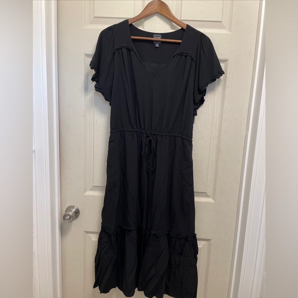 Woman’s GAP Ruffle Short Sleeve Midi V Neck Waist Tie Dress Black Sz Tall Medium